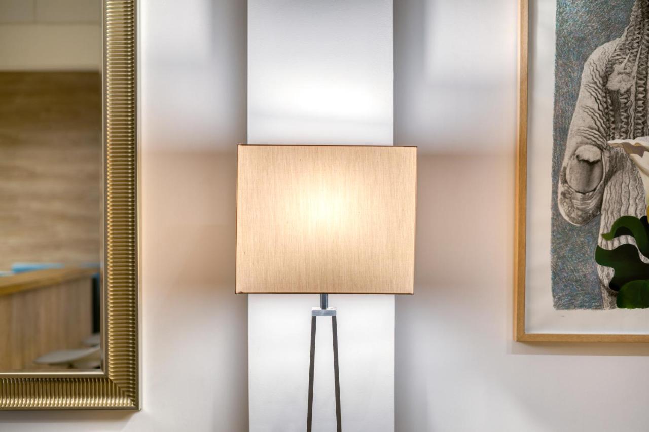 Delightful Stylish Two Bedroom Condo In Hip Area Of Central Atény Exteriér fotografie