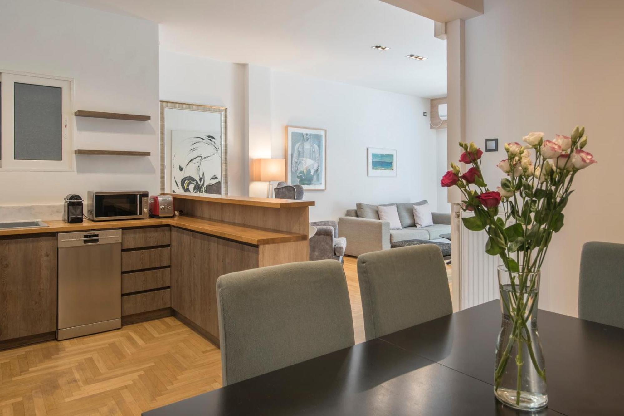 Delightful Stylish Two Bedroom Condo In Hip Area Of Central Atény Exteriér fotografie